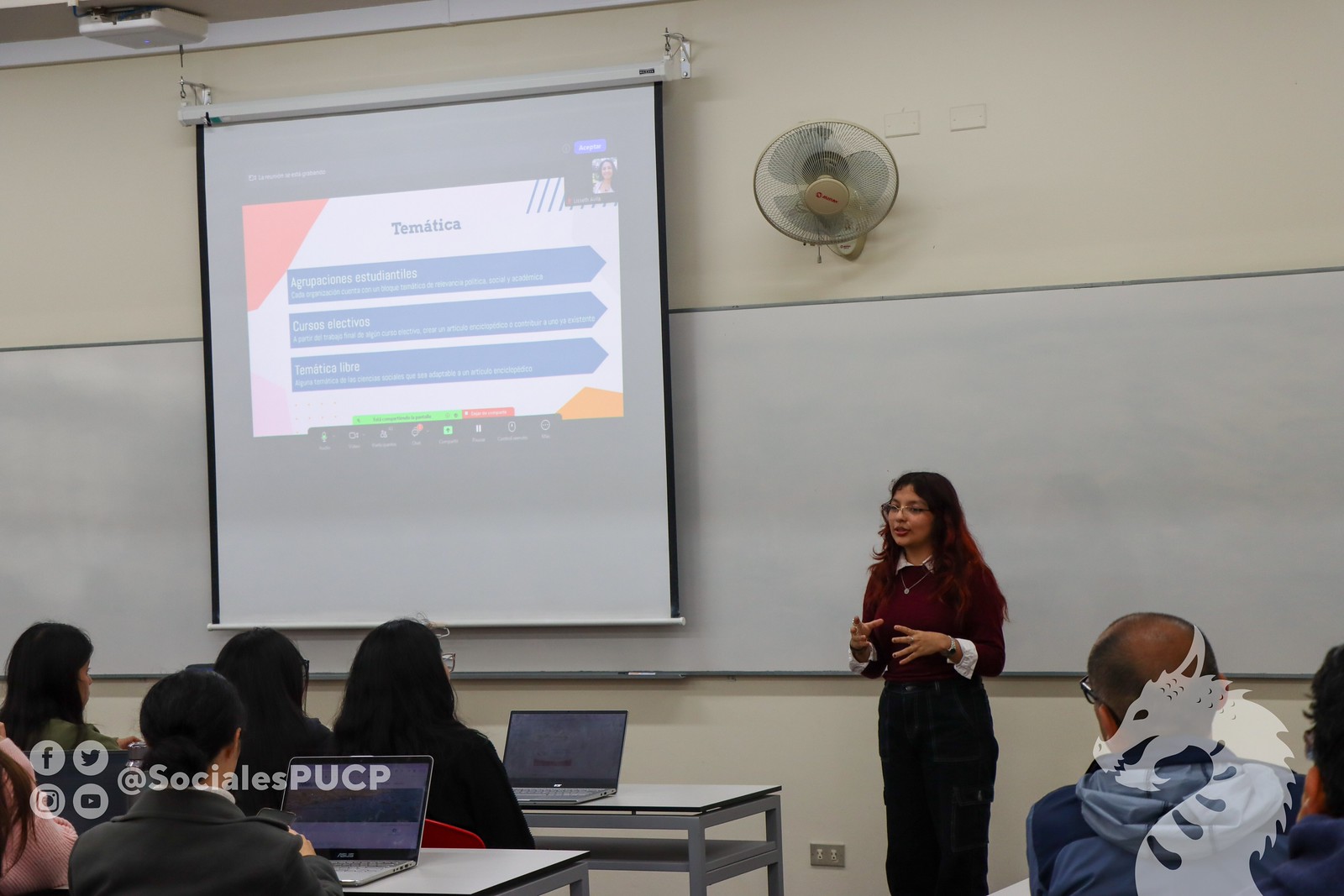Karen Arévalo presenting at PUCP